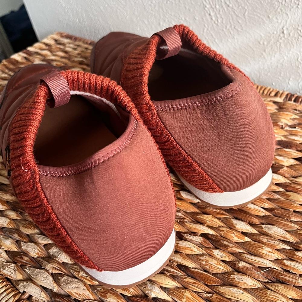 NEW Teva ReEmber slip on waterproof slides shoes 9 - Picture 4 of 8